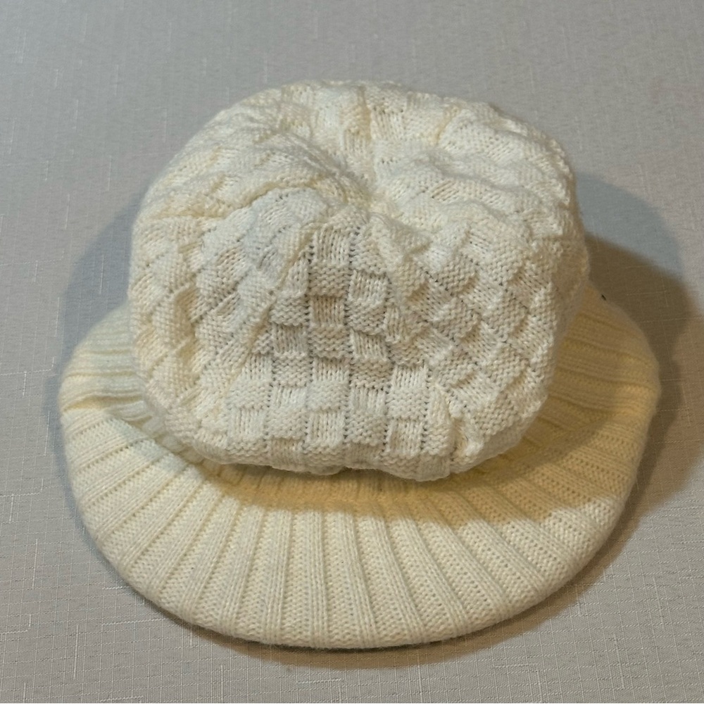Under Armour Cable‑Knit Visor Beanie • Cream • OS • Knit Newsboy Style